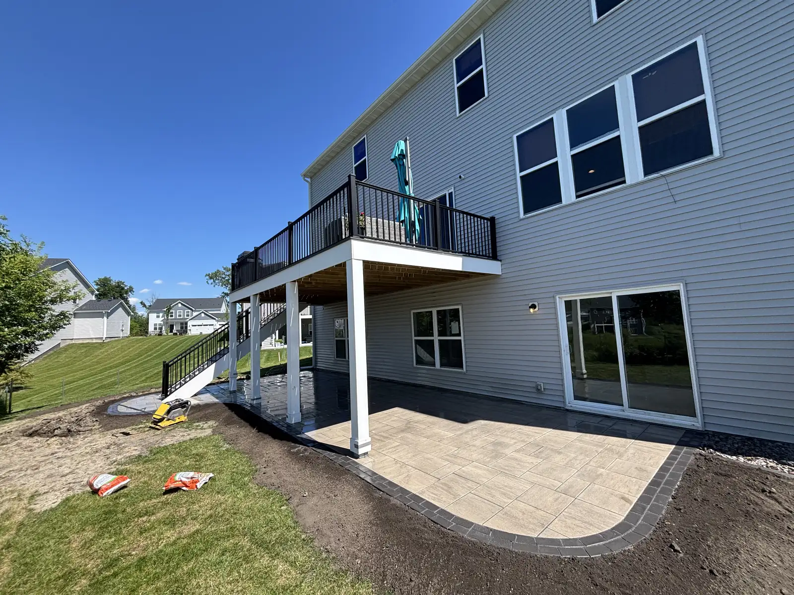 County Materials Grand Discover Paver Patio project photo — wayzata paver patio 24